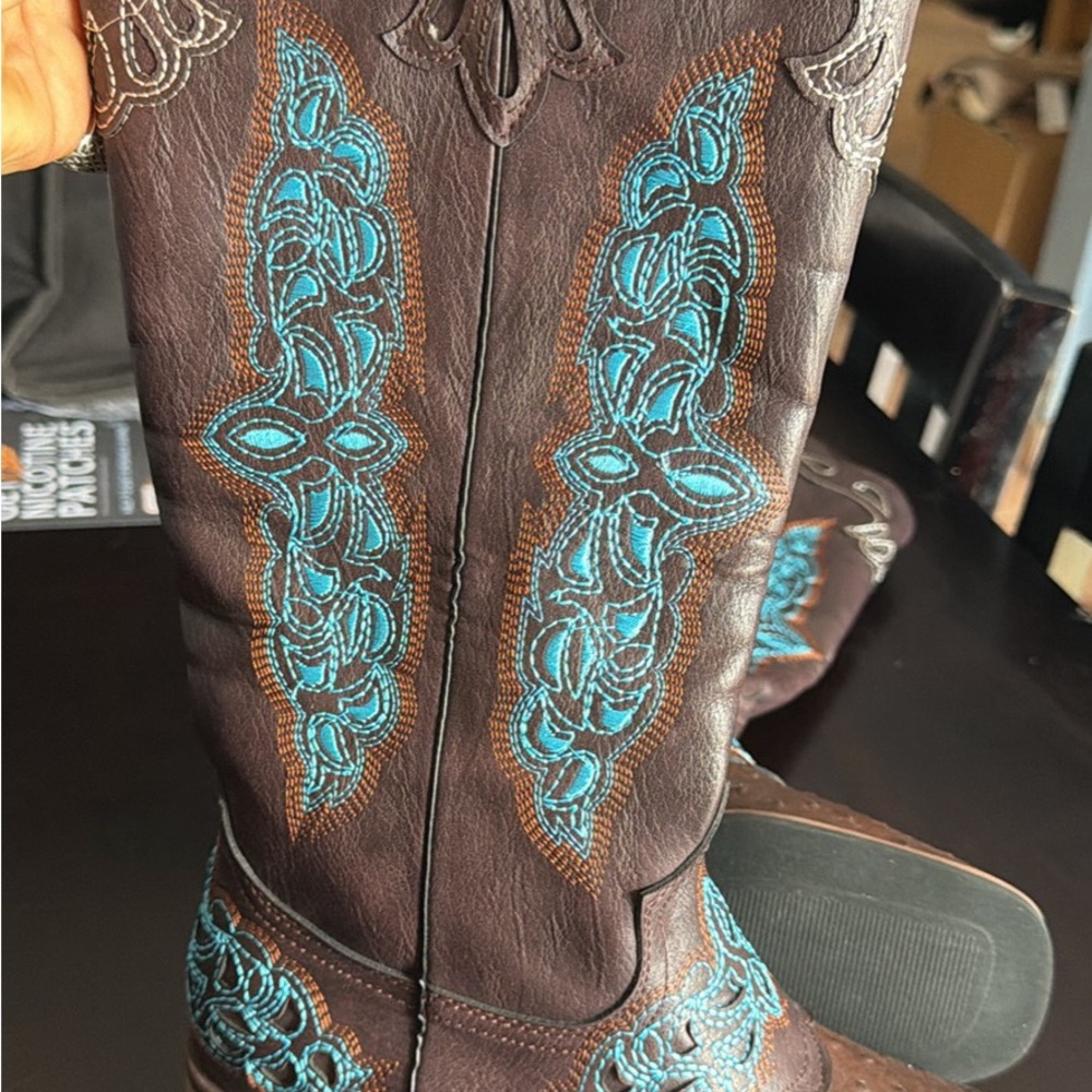 Brown Leather Western Boots with Turquoise Embroidery